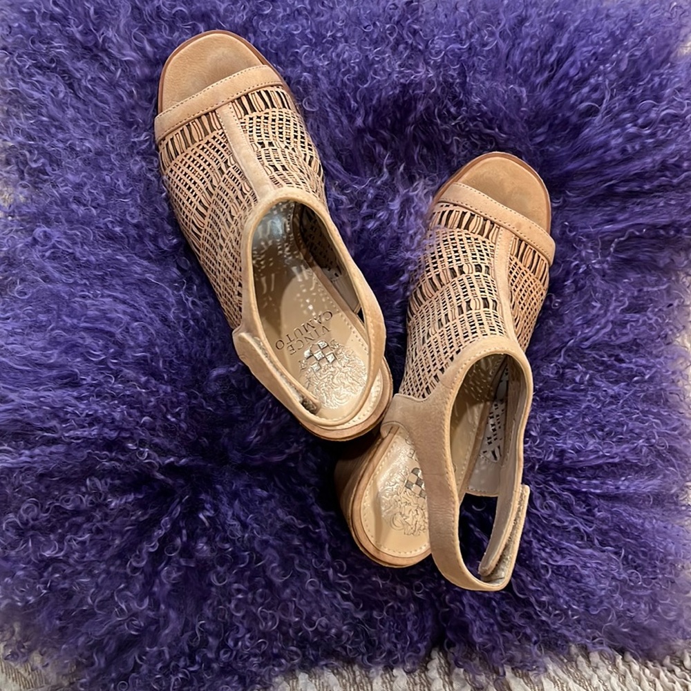 EUC Vince Camuto Booties